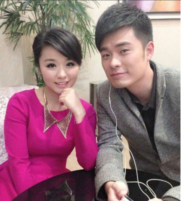 原创爱情公寓lisa榕素颜认不出自嘲和董事长老公越长越像