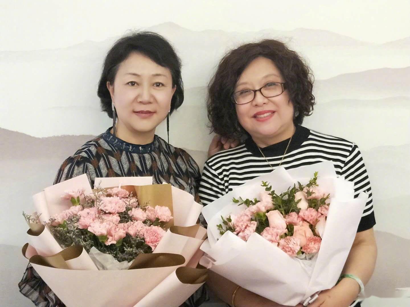 杨紫发博祝妈妈生日快乐了不起的妈妈和了不起的姑娘