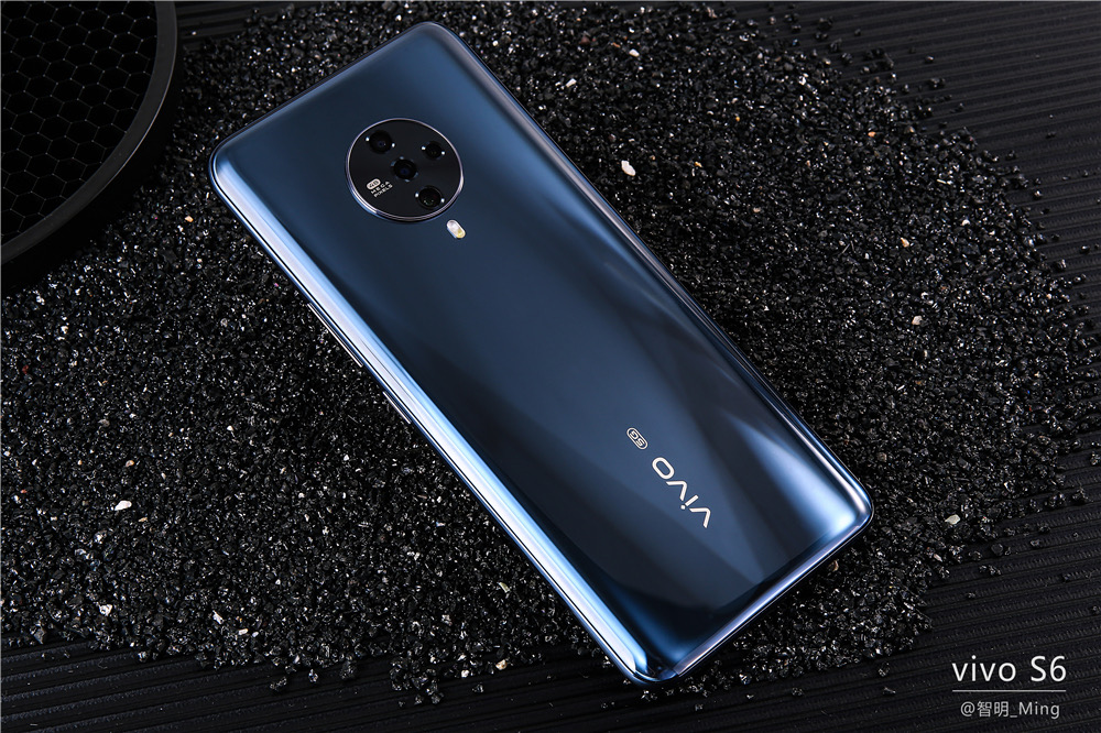 vivos6爵士黑图赏新一代高颜值自拍神器