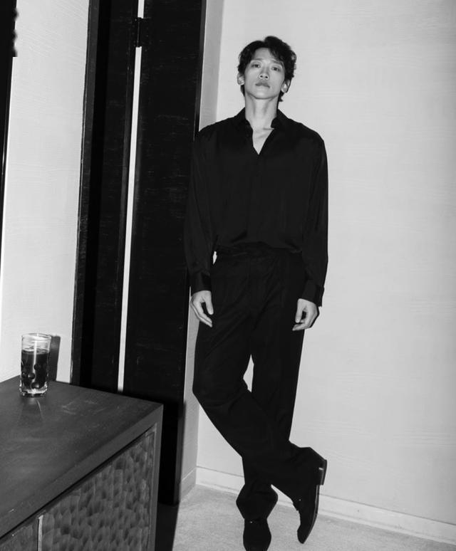 rain三个月暴瘦20斤,晒腹肌重回出道体重,颜值却崩塌不敢认