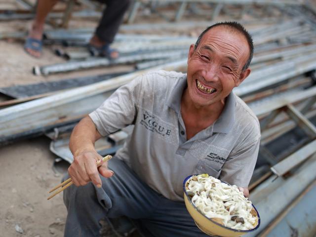 农民工的苦日子到头了!"月薪制"5月一日正式实施,好处看得见