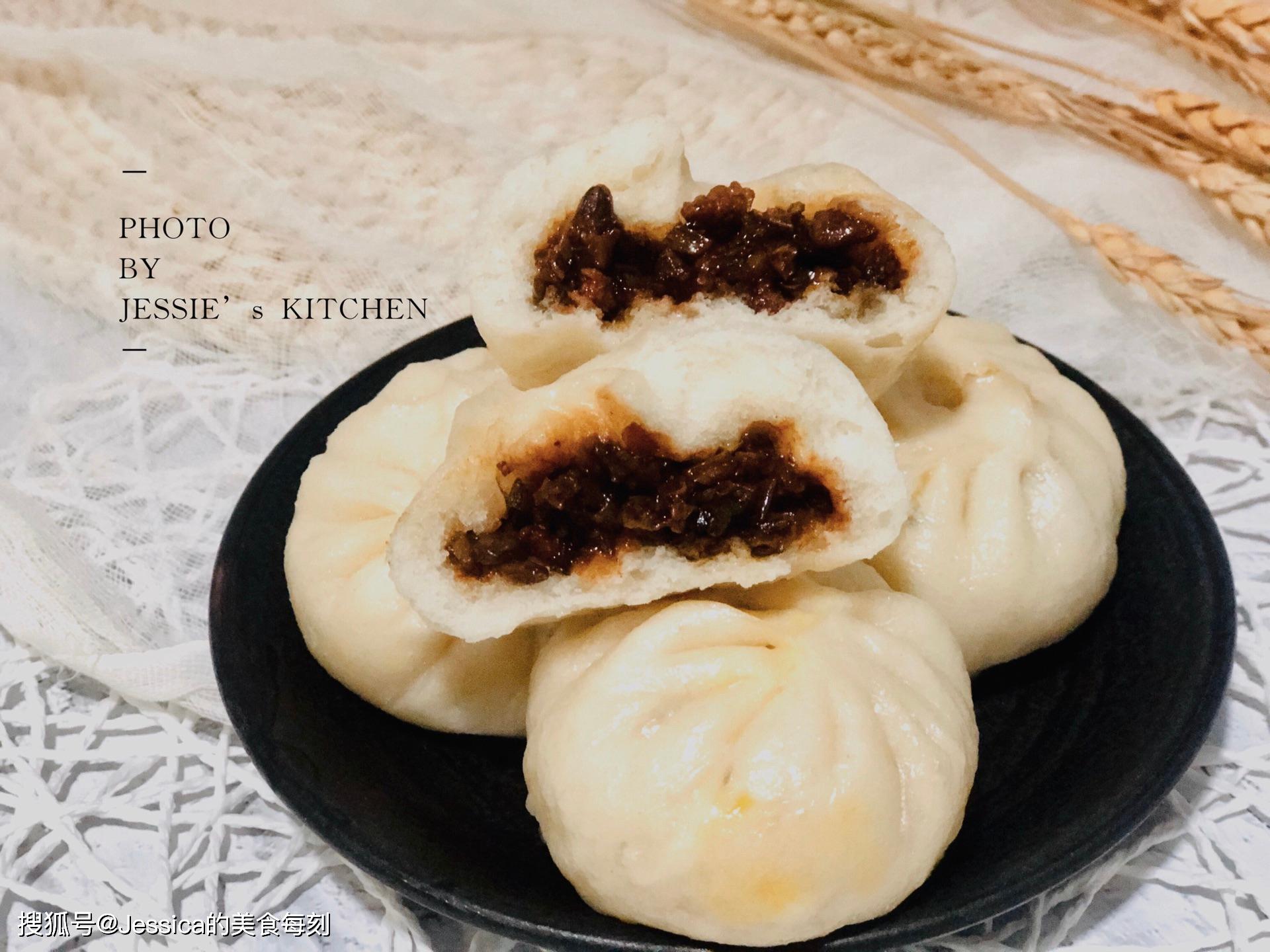 餐桌上的小馆儿味梅干菜酱肉包这么调馅比买的还好吃