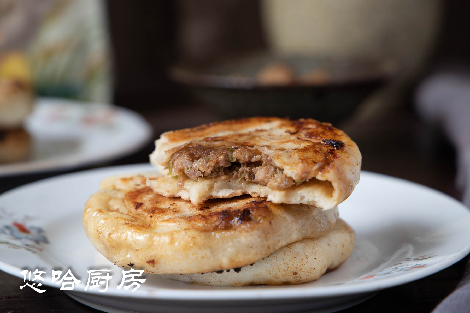 面食中的火烧有软硬面之分,这是指不带馅的,有馅的火烧都是软面的.