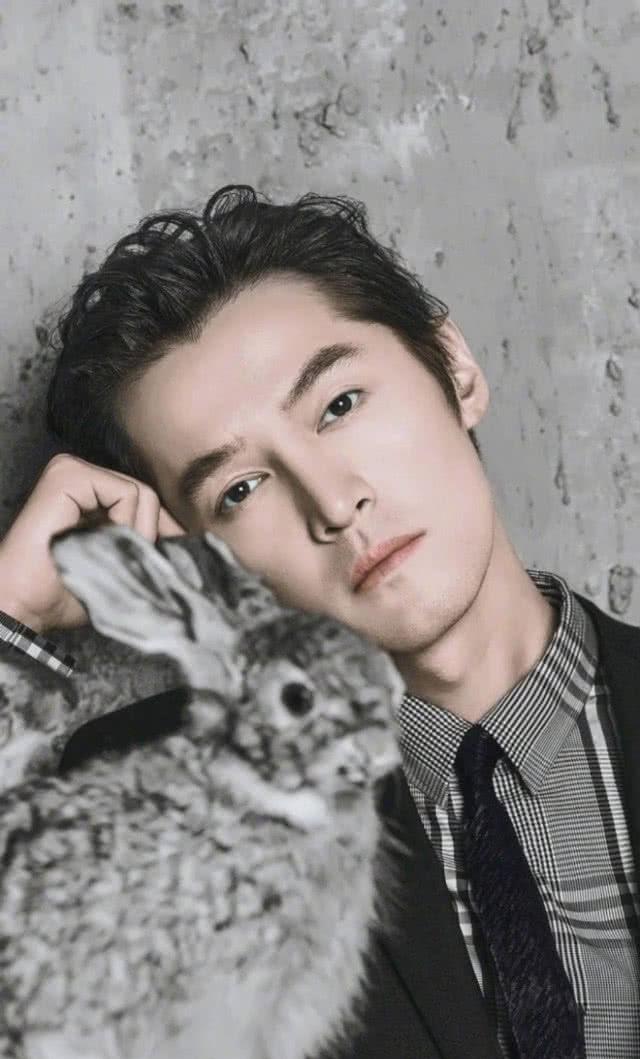 年龄从来不是简单数字,变老也不是需要害怕触及的问题,对于胡歌来说