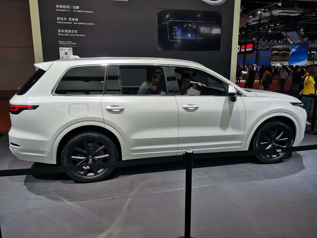 理想one增程电动7座suv