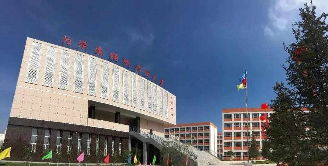 求职这所学校五一举行教师招聘会