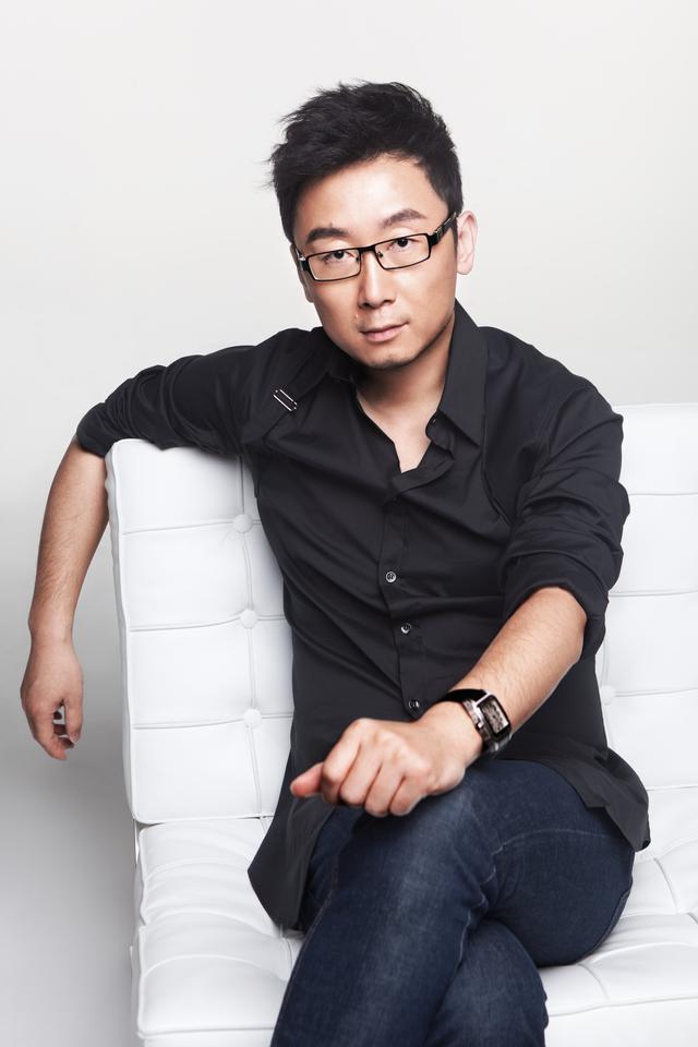 原创导演陆川牵扯留学生包机回国引发热议你怎么看