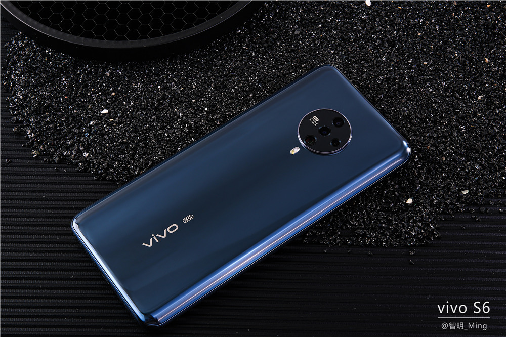vivos6爵士黑图赏新一代高颜值自拍神器