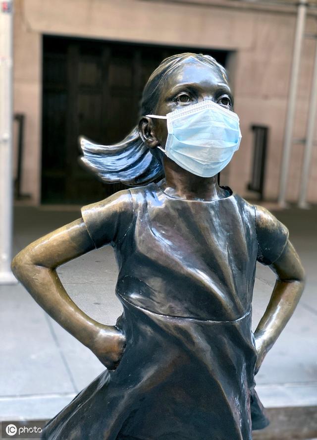 摄影组图:无畏女孩雕像