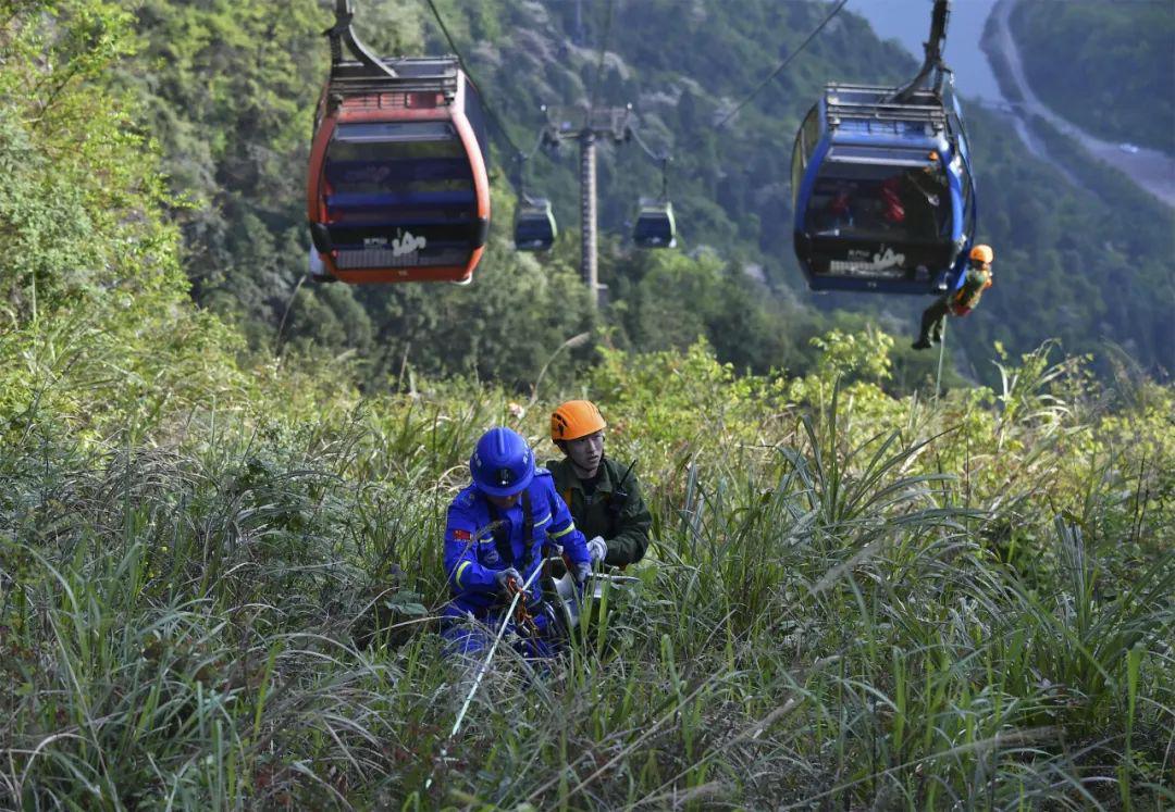 惊险张家界天门山千米高空开展索道救援绝技