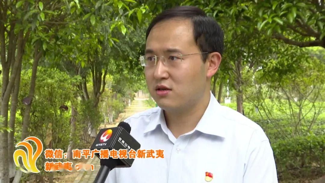 武夷山副市长化身硬核主播茶园推介武夷山水品牌