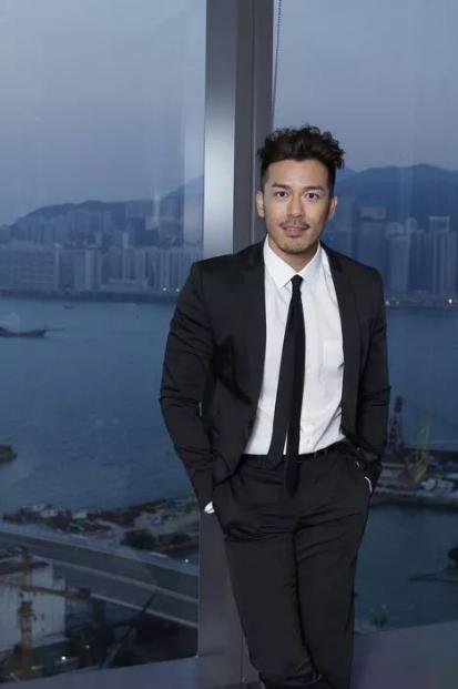 36岁小生离巢三年回tvb升级做男一 与26岁女神女友爱得火热_沈震轩