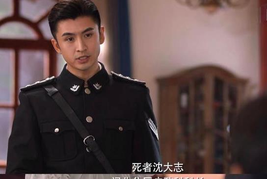 比如第一个就是镜面密室杀人案,这也直接让张云龙饰演的警局探长乔楚