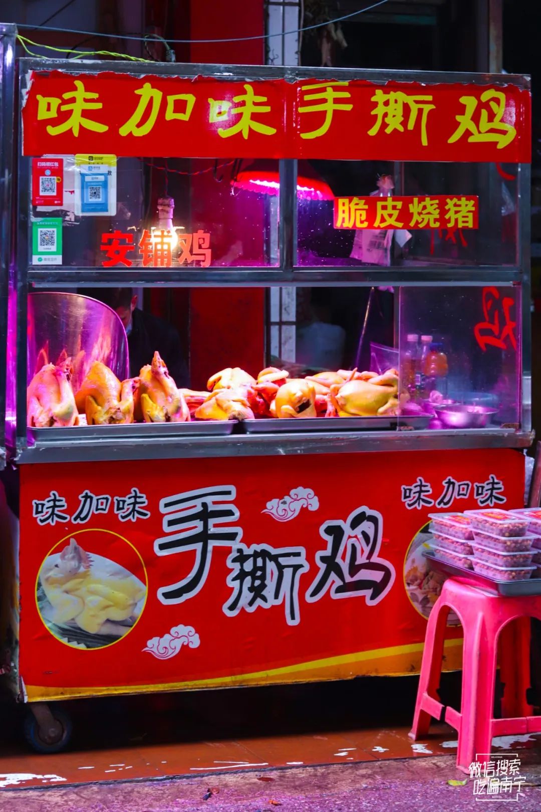 各种卤味摊安静的等待着来光顾的人们还记得小时候路过卤味摊就不愿意