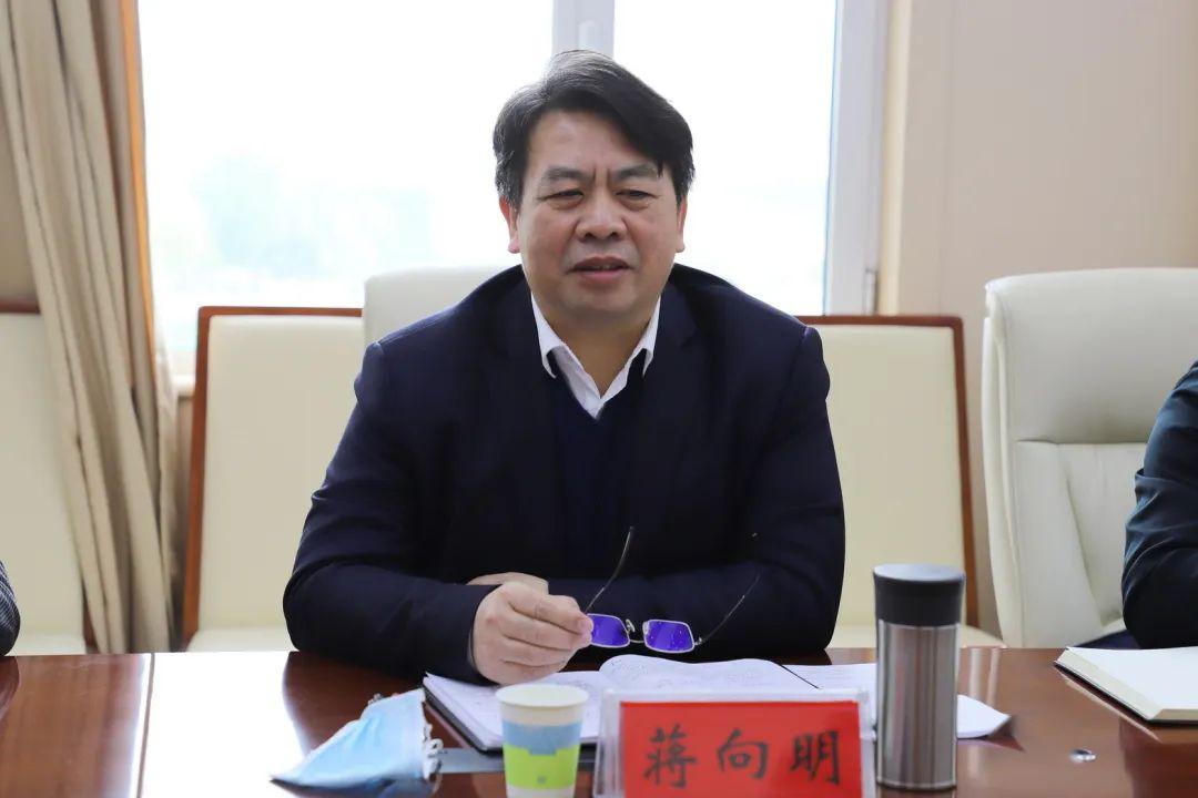 蒋向明董事长向与会人员阐述了企业发展历程,主要业务范畴,团队素质