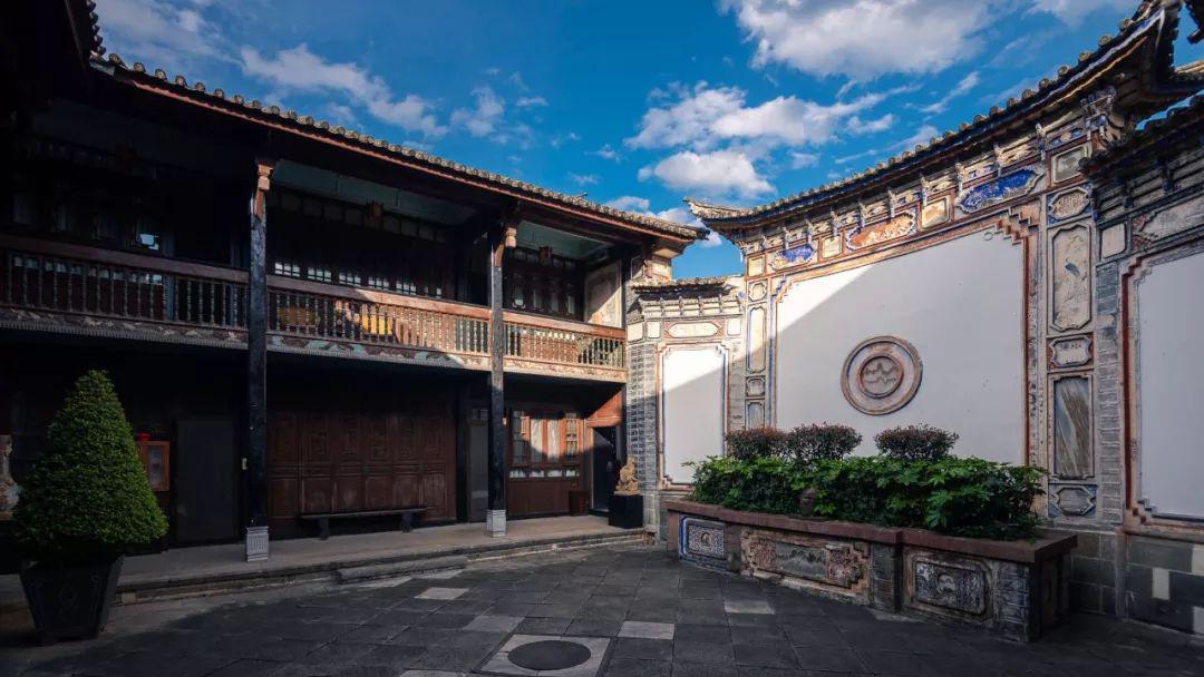 卖掉美国房产,辞职带着1家4口来大理住进1800㎡老宅