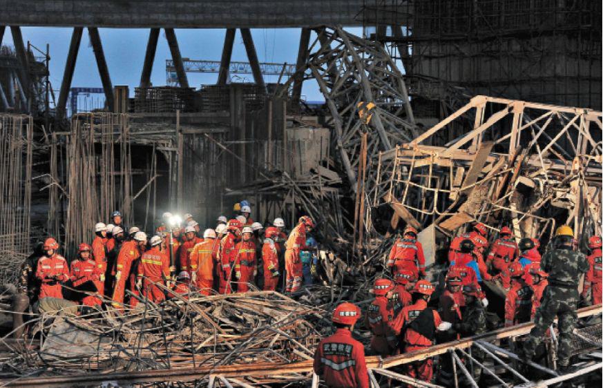 月24日,丰城发电厂三期扩建工程发生冷却塔施工平台坍塌特别重大事故