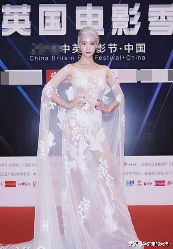 李成敏"透明装"大胆亮相,看到全身后,这谁招架的住?