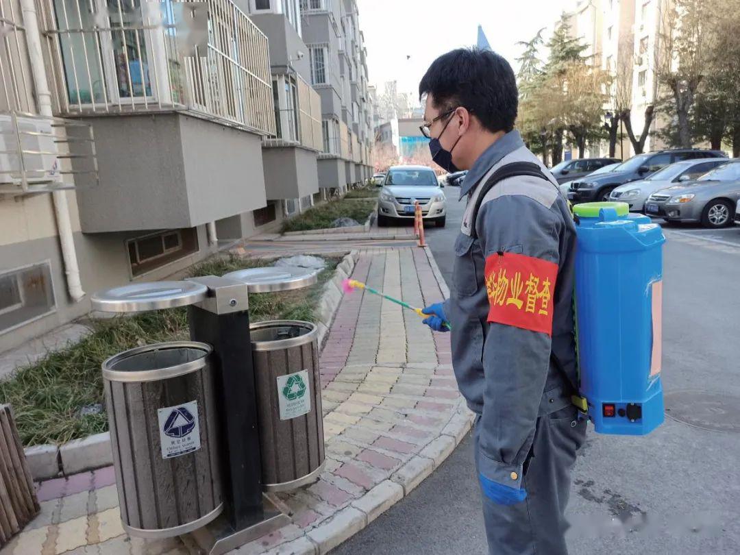 物业首华物业李忠将零散老旧小区统一纳入大物业管理中