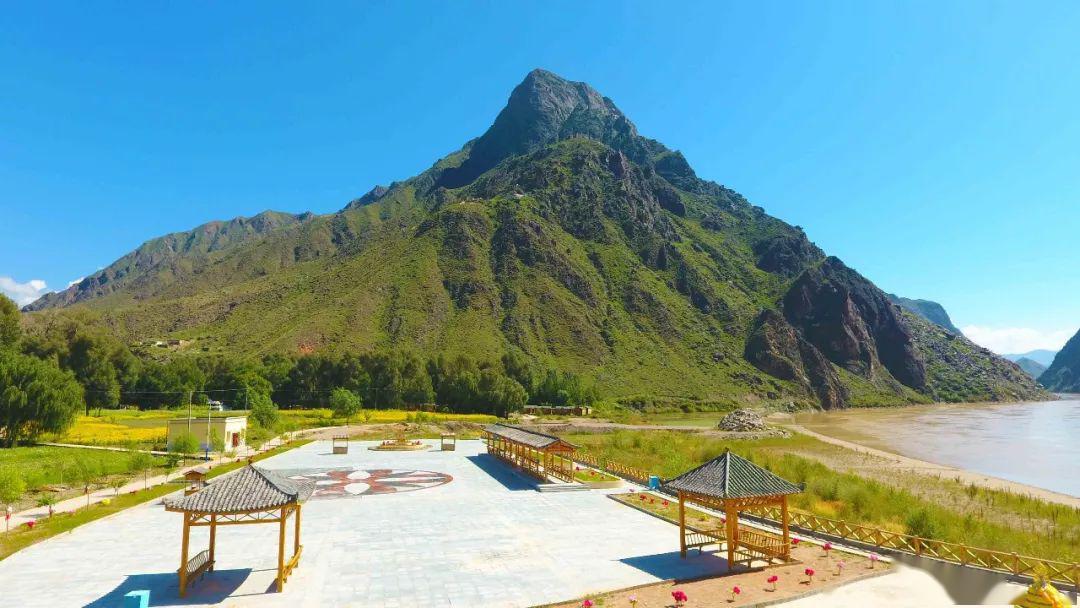 贵德松巴藏寨正儿八经的世外桃源