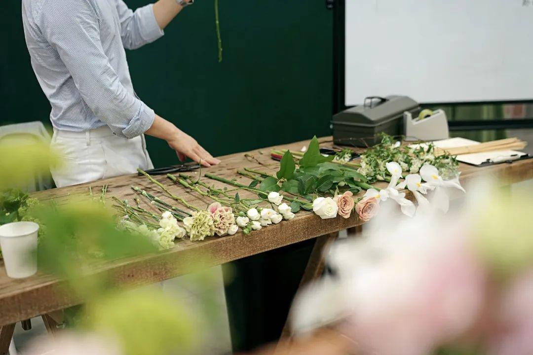 周末花艺班第一天上课来看看学生的搭配吧