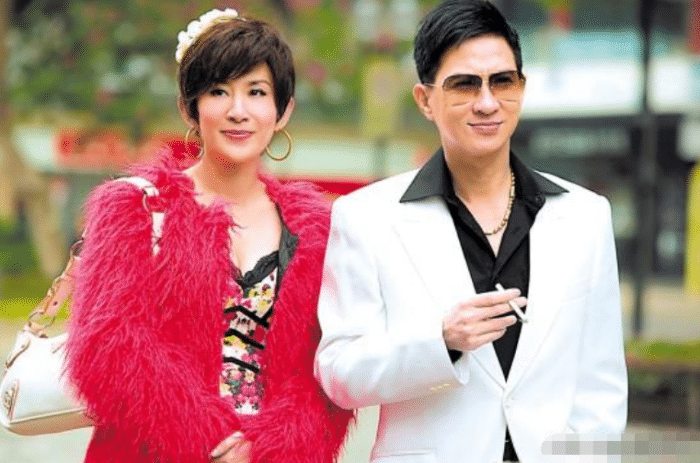 55岁知名喜剧演员吴君如低调嫁导演育有一女如今淡出荧屏