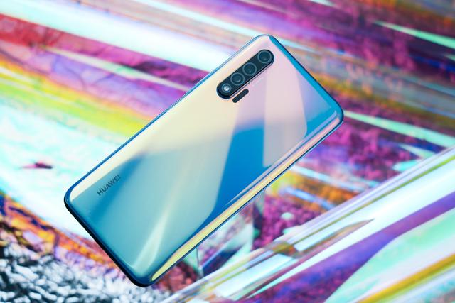 华为nova6 5g当然,握持手感也是女性用户重点关注的部分.