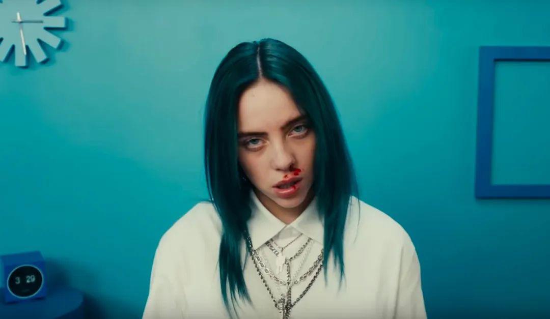 billieeilish粉丝一到18岁你就开始穿得像荡妇一样你变性感等于是背叛