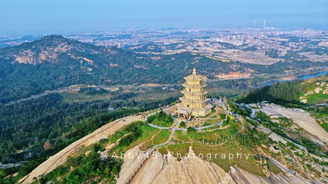 福建石狮,不仅是中国著名霓裳之城,更是欣赏春日海景的好去处