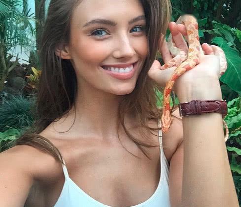 美胸超模真空登杂志穿薄纱衣掩盖不住凹凸身材曾是小李子女友