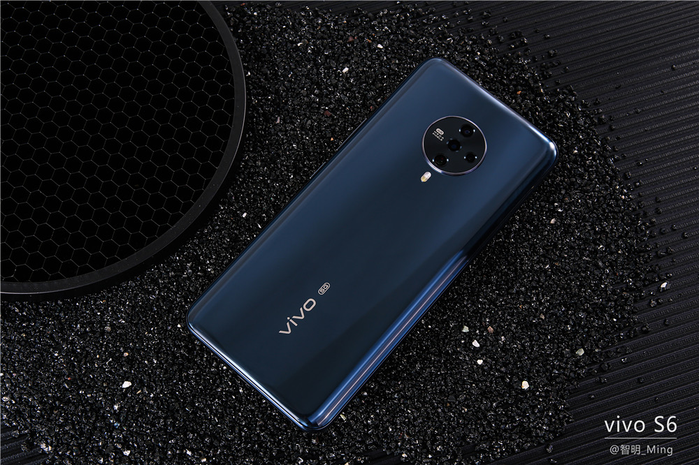 vivos6爵士黑图赏新一代高颜值自拍神器