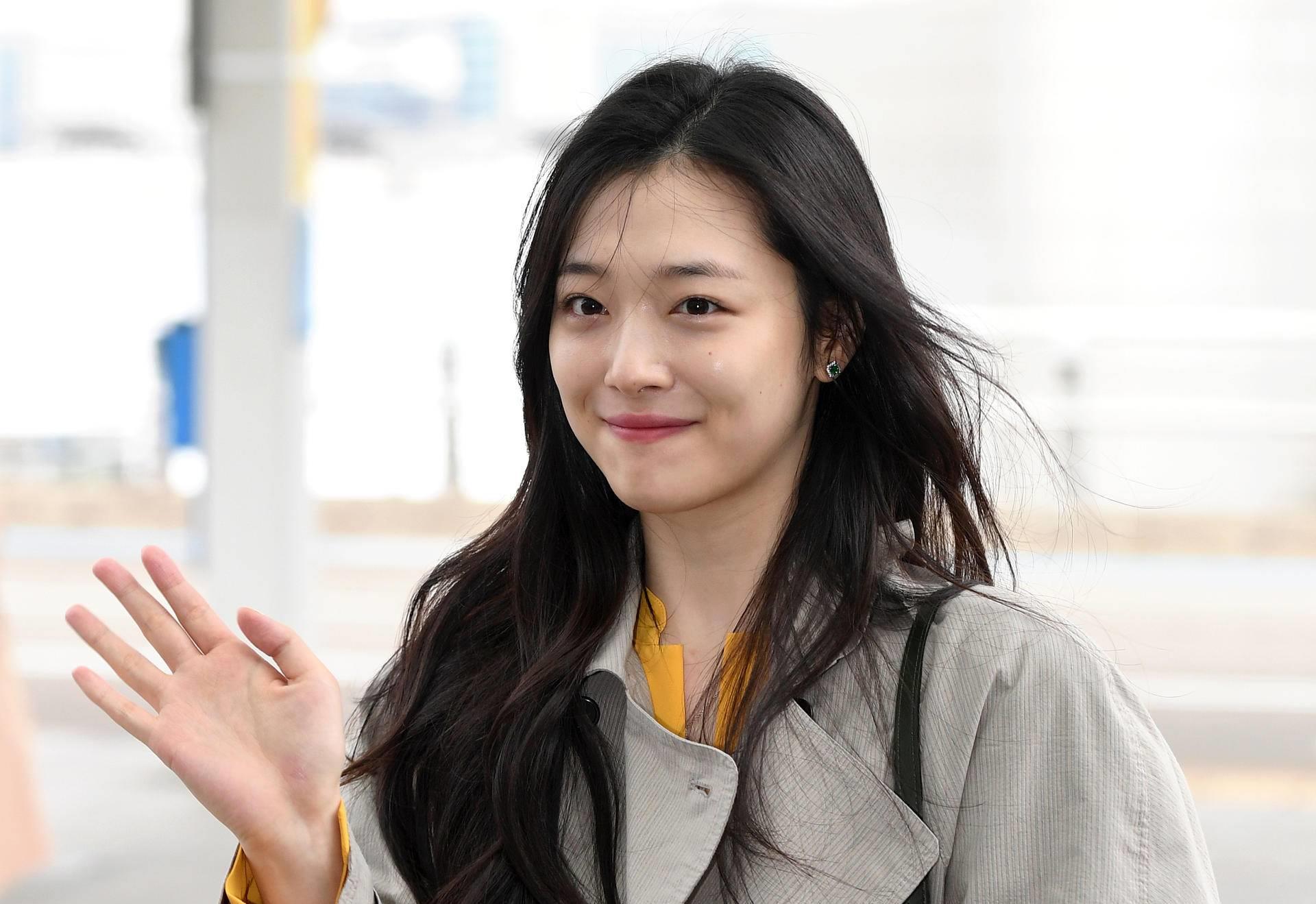 25岁雪莉自杀身亡背后:四成同行有抑郁症,90%收入要上交