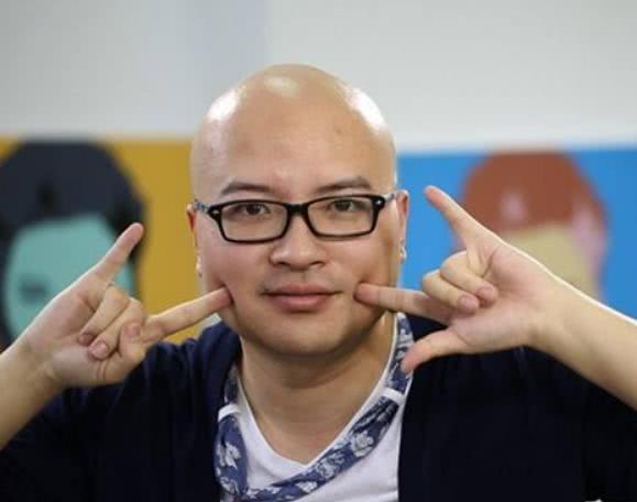 虎牙再迎大佬导演易小星携手陈子豪吃鸡还立下了献吻flag有点害羞