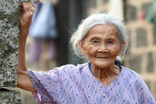 98歲奶奶一生不鍛鍊不忌口長壽之道在於心也