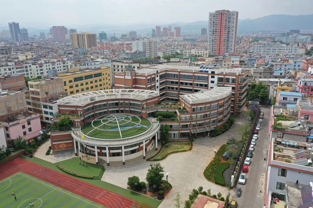 期盼铃声一响飞驰而去的身影期待那欢笑声,读书声聂耳小学 · 玉湖