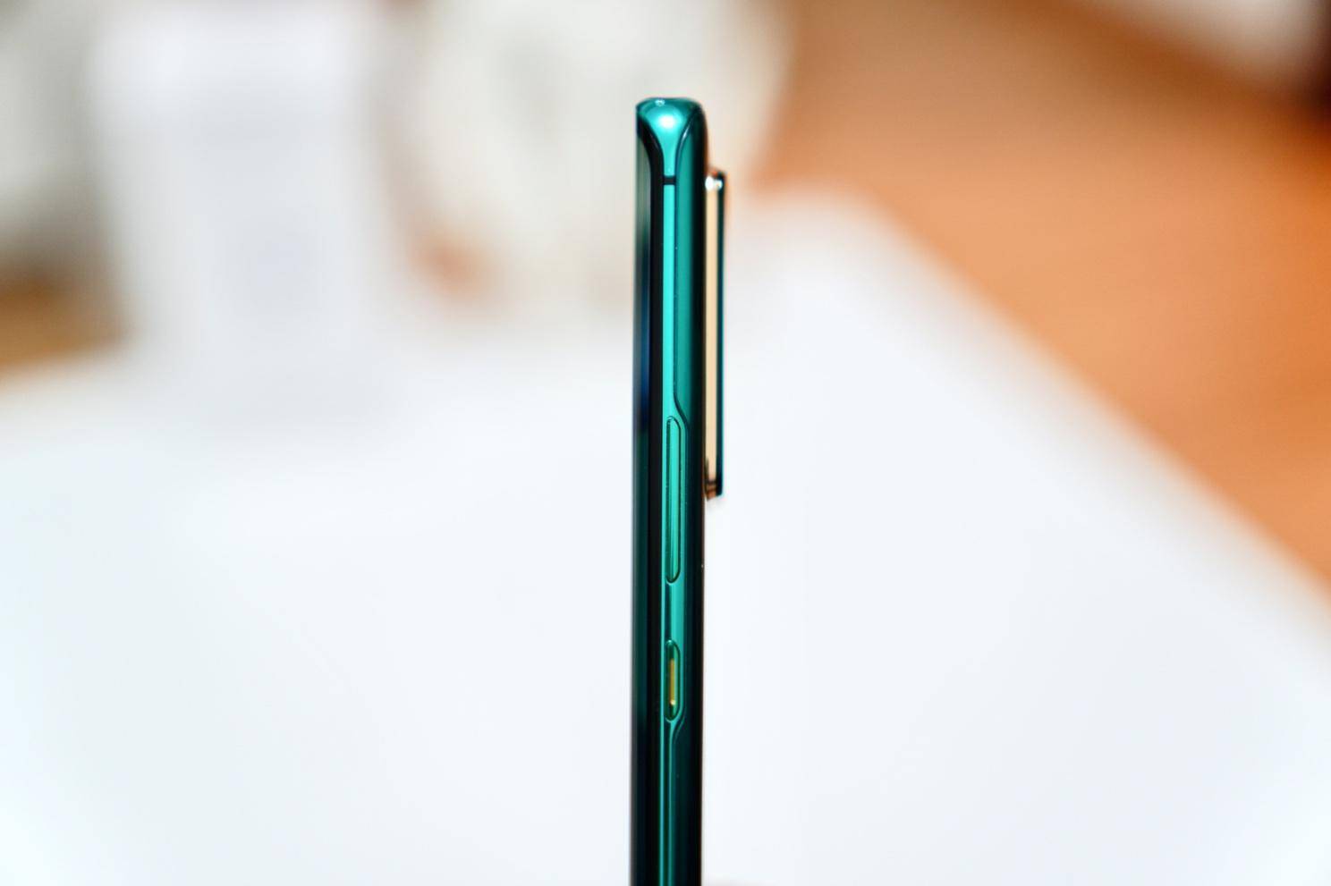 飞瀑屏双扬声器全系5倍光学50倍潜望式荣耀30pro大杯续满