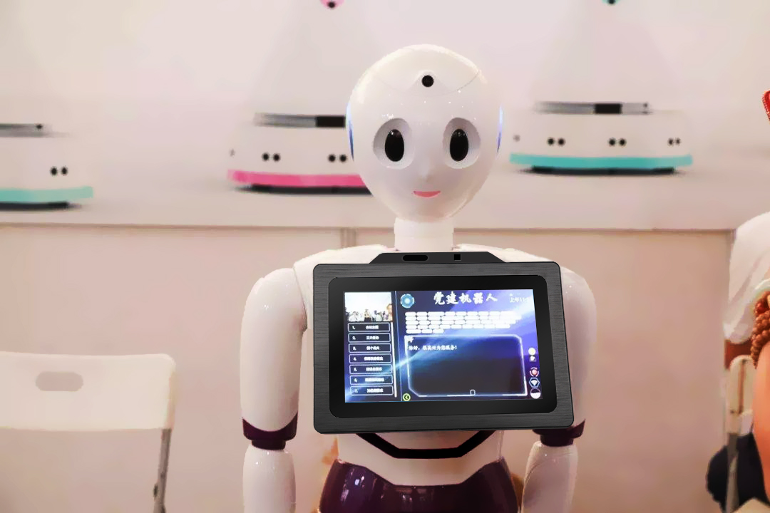 防疫测温持久战触想工业一体机为智能测温机器人解锁精准高效安全性能