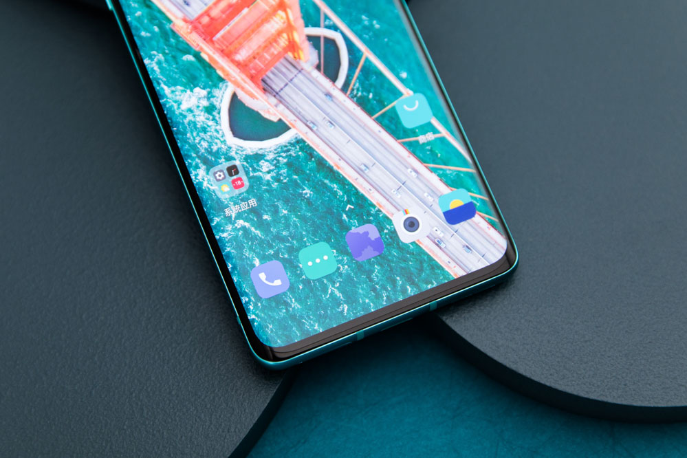 ag玻璃 双曲面塑造温润手感 一加 8青空配色图赏
