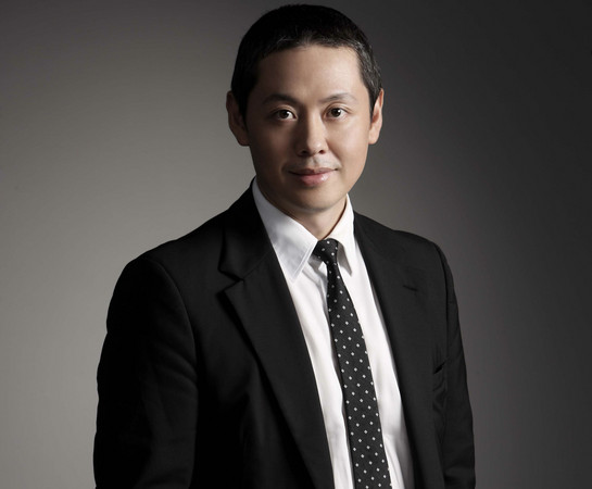 廖思惟的爸爸廖镇汉,是台湾知名百货公司微风集团的董事长,旗下企业还