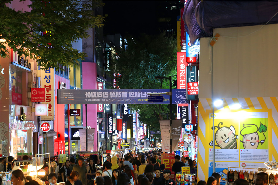 韩国首尔:明洞夜市,一只会逆袭的丑小鸭?