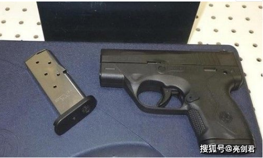 武器竟然能如此娇小,微型手枪果真名不虚传,最适合女性使用!_伯莱塔