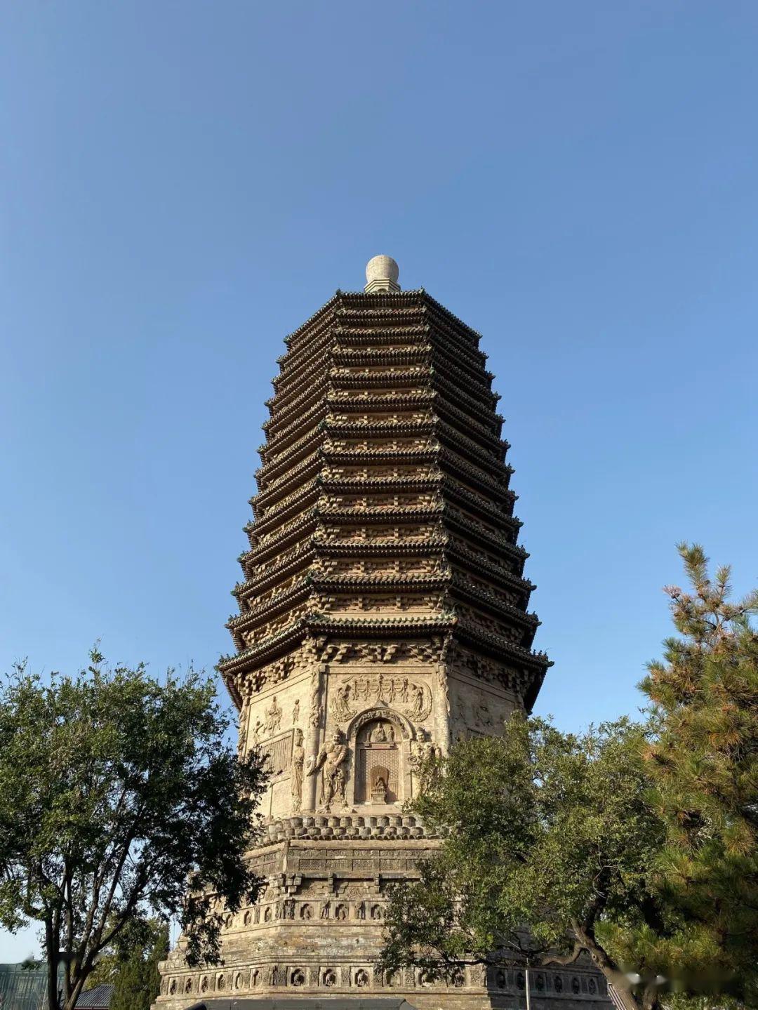 北京南边有一座古塔,名为天宁寺.这座塔还有一个妹妹,名为慈寿寺塔.
