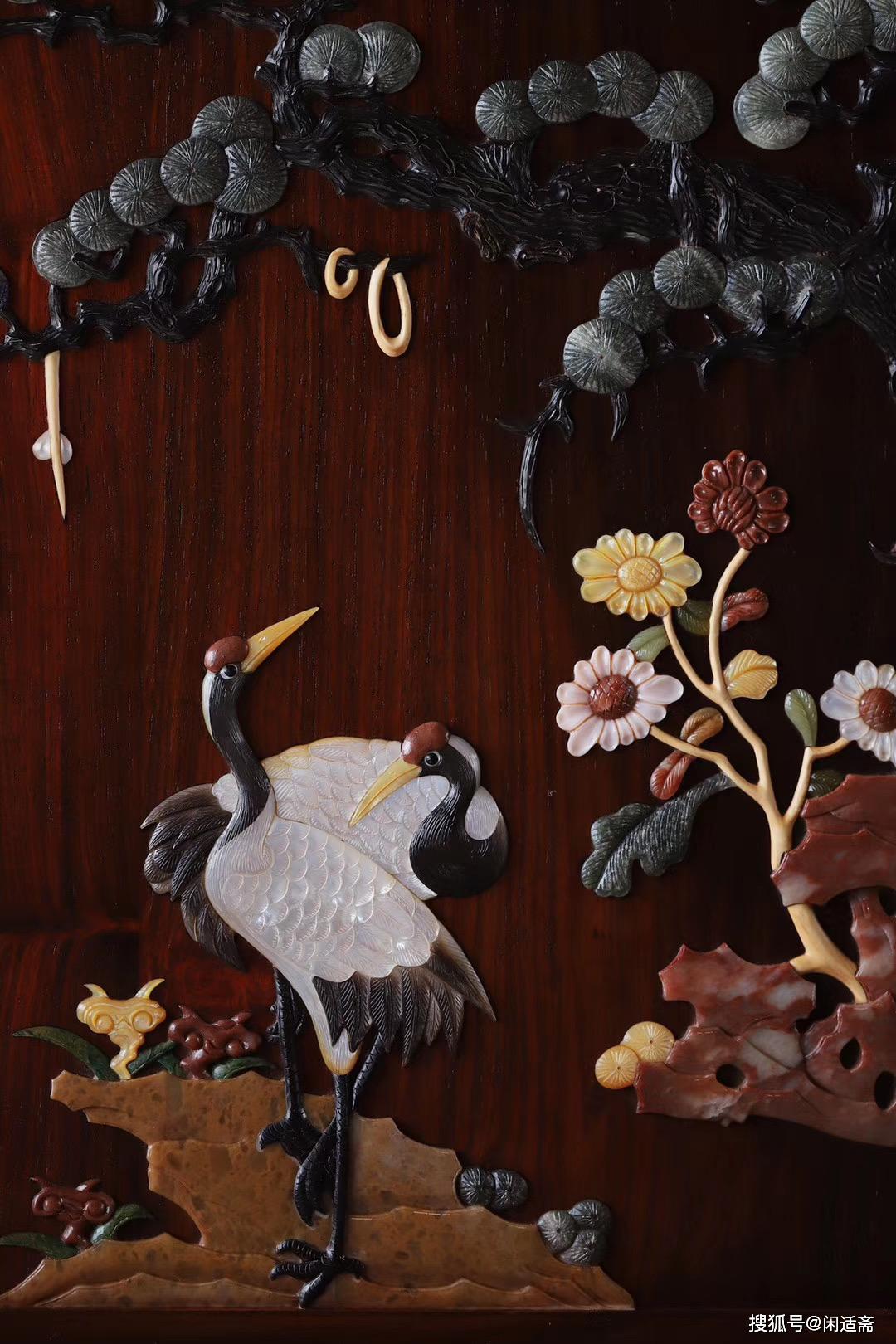 其中,百宝嵌是明清时期木器和大漆制品上的一种高档装饰工艺.