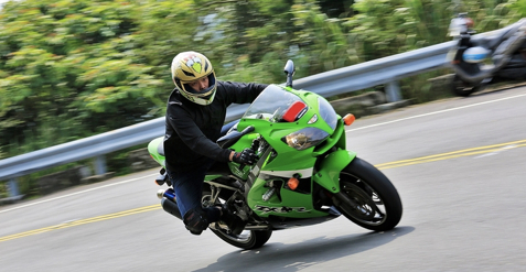 毫无电控的年代,纯机械猛兽,03年款末代川崎zx-9r_搜狐汽车_搜狐网