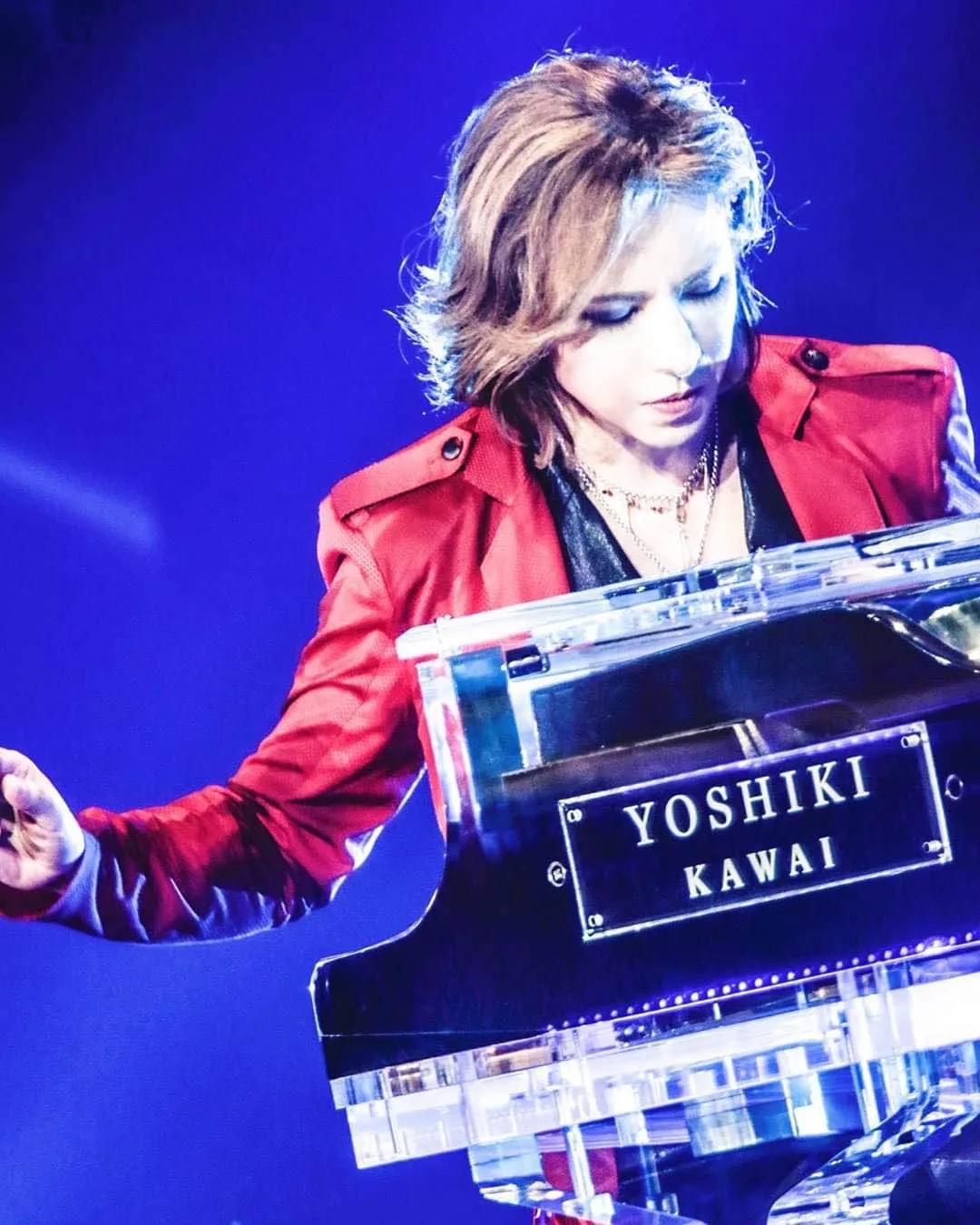 公然@日本首相重视疫情,直接开怼不取消演出的艺人._yoshiki