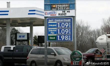 博主的@kevin在纽约 透露,美国明尼苏达州莱克维尔一加油站的油价为1