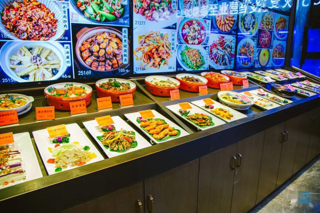 敞亮的点菜区至明档厨房,闲庭信步开启点餐模式.