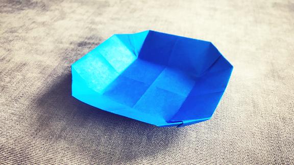 简单实用的手工折纸碟盘折纸用来装果壳不错