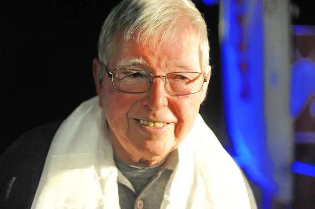 vr视角带你看珠峰的24小时;英国登山先驱joe brown逝世 | 犀牛说