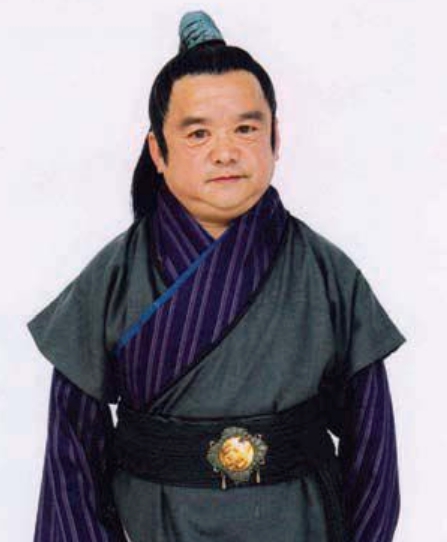 他是国家一级演员,曾演过武大郎,一生娶过4个貌美老婆